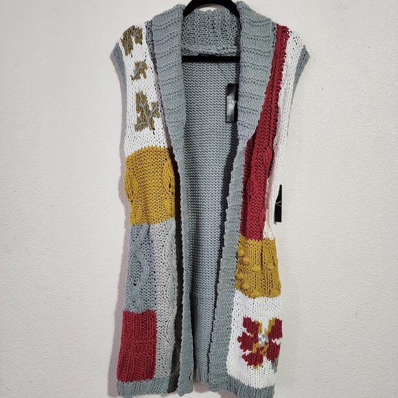 Vertigo sleeveless sweater NWT - Picture 2 of 10